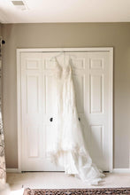 Load image into Gallery viewer, Essense of Australia &#39;D2940&#39; wedding dress size-04 PREOWNED
