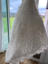 Load image into Gallery viewer, Maggie Sottero &#39;Barcelona&#39; wedding dress size-02 PREOWNED
