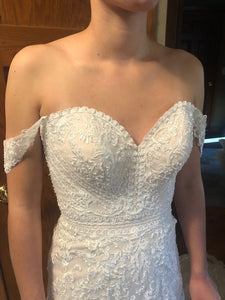 Essense of Australia 'D2525' wedding dress size-06 NEW
