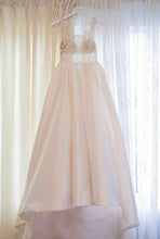 Load image into Gallery viewer, Lazaro &#39;3658&#39; wedding dress size-08 PREOWNED
