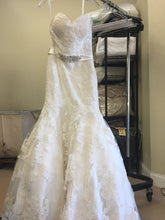 Load image into Gallery viewer, other &#39;n/a&#39; wedding dress size-06 PREOWNED
