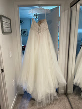 Load image into Gallery viewer, Watters &#39;Sheridan 8019B&#39; wedding dress size-16 NEW
