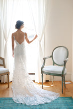 Load image into Gallery viewer, Emmy Mae &#39;Bec no slit&#39; wedding dress size-00 PREOWNED
