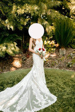 Load image into Gallery viewer, Wtoo &#39;Viola Gown&#39; wedding dress size-02 PREOWNED

