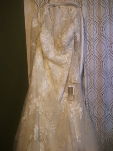 Oleg Cassini '8CWG844' wedding dress size-24 NEW