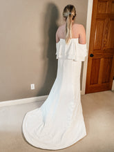 Load image into Gallery viewer, Kate McDonald  &#39;Cassidy&#39; wedding dress size-10 NEW
