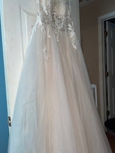 Load image into Gallery viewer, Galina Signature &#39;SWG862&#39; wedding dress size-14 NEW
