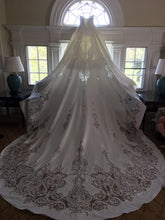 Load image into Gallery viewer, Knightly &#39;Royal Ball Gown&#39; wedding dress size-04 PREOWNED
