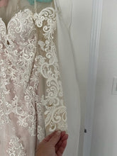 Load image into Gallery viewer, Casablanca &#39;2356&#39; wedding dress size-12 NEW
