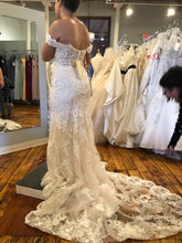 Load image into Gallery viewer, Allure Bridals &#39;3307&#39; wedding dress size-10 PREOWNED
