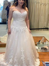 Load image into Gallery viewer, david tutera for mon cheri &#39;Lucien&#39; wedding dress size-14 SAMPLE

