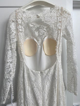 Load image into Gallery viewer, Pronovias &#39;Jianna&#39; wedding dress size-08 NEW
