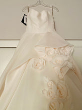 Load image into Gallery viewer, Maggie Sottero &#39;7MC417&#39; wedding dress size-06 NEW
