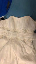 Load image into Gallery viewer, David&#39;s Bridal &#39;Na&#39; wedding dress size-16W NEW
