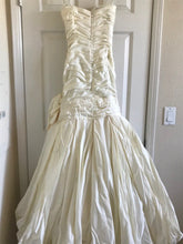 Load image into Gallery viewer, Ines Di Santo &#39;Turquoise&#39; size 4 used wedding dress back view on hanger
