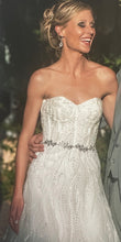 Load image into Gallery viewer, Monique Lhuillier &#39;Candy&#39; wedding dress size-04 PREOWNED
