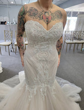 Load image into Gallery viewer, Maggie Sottero &#39;Gideon&#39; wedding dress size-06 NEW
