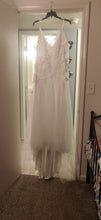 Load image into Gallery viewer, Vera Wang &#39;N/A&#39; wedding dress size-16 PREOWNED
