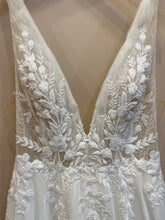 Load image into Gallery viewer, Louvienne &#39;Elodie&#39; wedding dress size-12 SAMPLE
