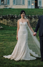 Load image into Gallery viewer, Monique Lhuillier &#39;BL 1522&#39; wedding dress size-02 PREOWNED
