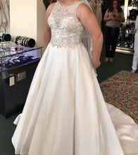 Load image into Gallery viewer, Allure Bridals &#39;Allure Couture&#39;
