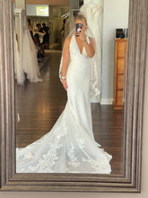 Load image into Gallery viewer, Allure &#39;Jade&#39; wedding dress size-08 NEW
