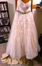 Load image into Gallery viewer, Da Vinci &#39;50231&#39; size 12 used wedding dress front view on hanger
