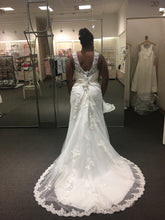 Load image into Gallery viewer, David&#39;s Bridal &#39;Tulle and Lace&#39; size 14 new wedding dress back view on bride
