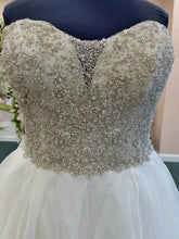 Load image into Gallery viewer, Casablanca &#39;Style 2379 Chelsi&#39; wedding dress size-20 NEW
