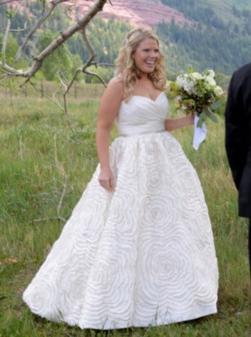 Amsale 'Dahlia' wedding dress size-08 PREOWNED