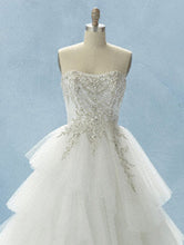 Load image into Gallery viewer, Alfred Angelo &#39;Cinderella Platinum&#39; size 6 used wedding dress front view on mannequin
