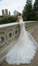 Load image into Gallery viewer, Inbal Dror &#39;BR-16-08&#39; size 0 used wedding dress back view on bride
