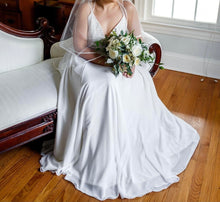 Load image into Gallery viewer, Hayley Paige &#39;Bunny - Style 1707&#39; wedding dress size-10 PREOWNED
