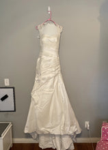 Load image into Gallery viewer, La Soie Bridal &#39;11611&#39; size 6 new wedding dress front view on hanger
