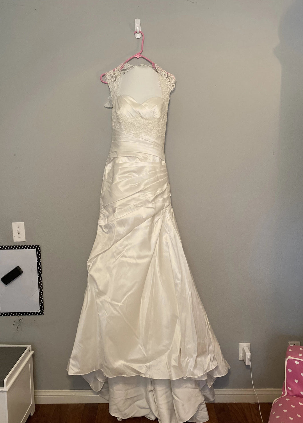 La Soie Bridal '11611' size 6 new wedding dress front view on hanger