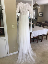 Load image into Gallery viewer, Connie Leigh / Rebecca Ingram &#39;9RW001&#39; wedding dress size-06 NEW
