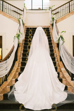 Load image into Gallery viewer, Allure Bridals &#39;9663&#39; wedding dress size-04 PREOWNED

