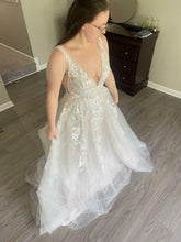 Load image into Gallery viewer, Vow&#39;d &#39;M2234Z&#39; wedding dress size-14 NEW

