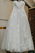 Load image into Gallery viewer, JUSTIN ALEXANDER &#39;Ruthie 88122&#39; wedding dress size-08 PREOWNED
