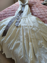 Load image into Gallery viewer, Paloma Blanca &#39;Mermaid&#39; wedding dress size-02 PREOWNED
