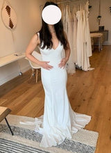 Load image into Gallery viewer, Floravere &#39;J. Mitchell&#39; wedding dress size-06 NEW
