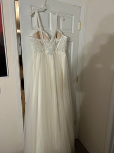 David's Bridal '9WG4036' wedding dress size-18 NEW