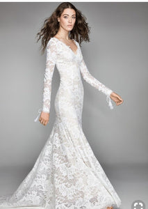 Watters 'Luna' size 8 new wedding dress side view on model