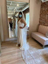 Load image into Gallery viewer, Prea James &#39;Genevieve&#39; wedding dress size-06 NEW
