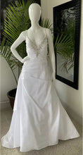 Load image into Gallery viewer, alfred angelo &#39;2183W&#39; wedding dress size-18 NEW

