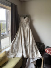 Load image into Gallery viewer,  &#39;Don’t no &#39; wedding dress size-08 NEW
