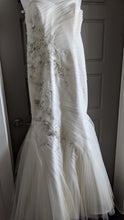 Load image into Gallery viewer, JUSTIN ALEXANDER &#39;8917&#39; wedding dress size-14 PREOWNED
