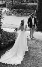 Load image into Gallery viewer, Justin Alexander &#39;Unknown&#39; wedding dress size-04 PREOWNED
