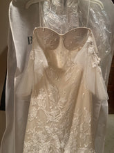 Load image into Gallery viewer, BERTA &#39;17-102&#39; wedding dress size-08 NEW
