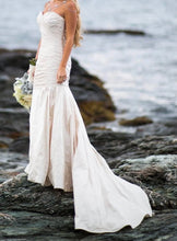 Load image into Gallery viewer, Paloma Blanca &#39;Strapless Mermaid Style &#39; wedding dress size-02 PREOWNED
